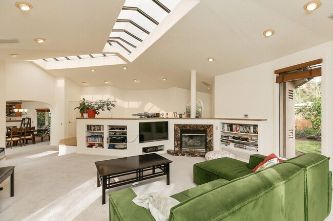 Building Photo - 6115 Manzanillo Dr