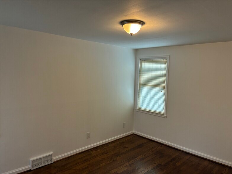 Building Photo - 3209 W 72nd St