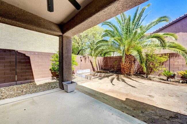 Building Photo - 3 Bedroom in Madeira Canyon!