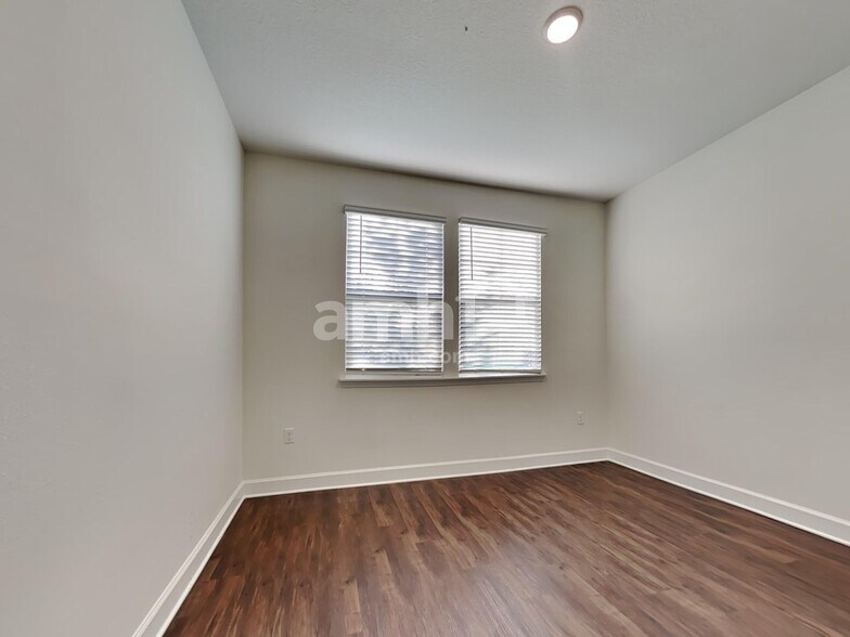 Building Photo - 3791 Lk Blf Lp