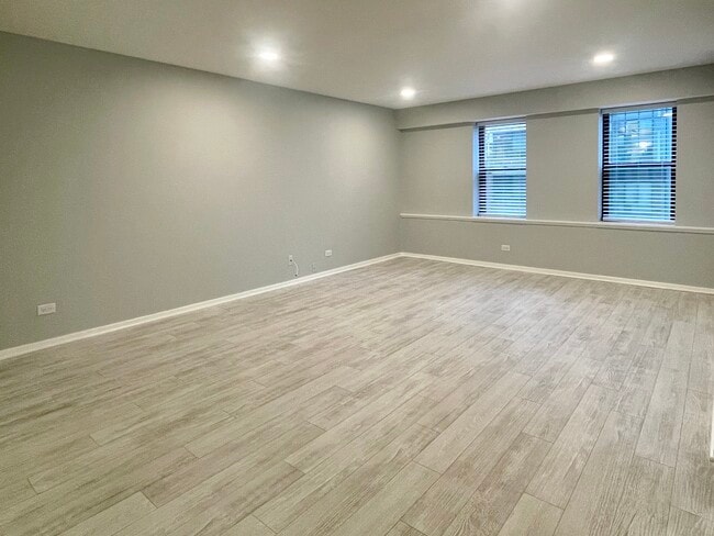 Building Photo - 40 E 9th St