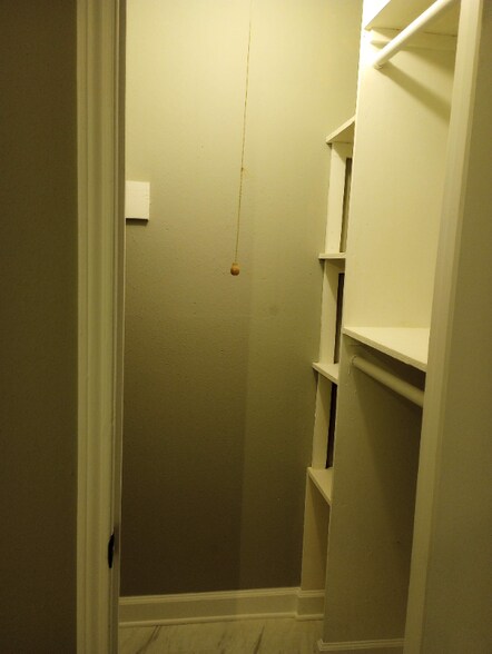 Building Photo - 905 12th St