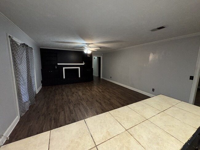 Building Photo - 1219 Shalimar Dr