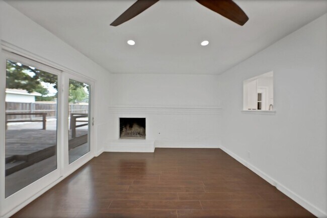 Building Photo - 715 Terryland Dr