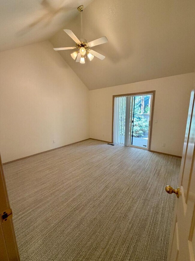 Building Photo - 61171 Minaret Cir