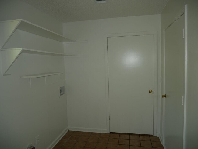 Building Photo - 5800 Dover Dr