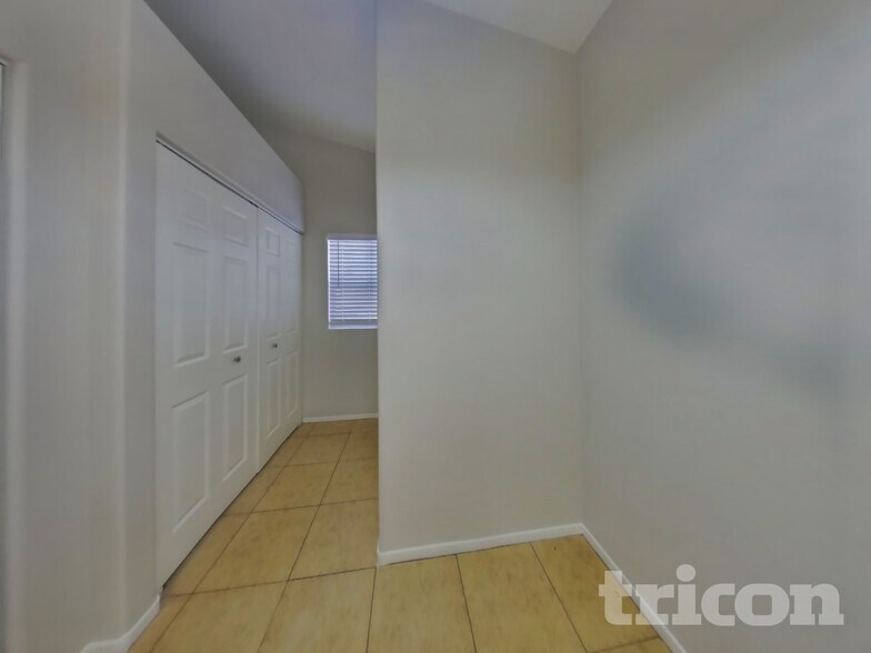 Building Photo - 6232 Diazo St