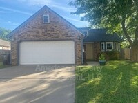 Building Photo - 4729 S Ironwood Ave