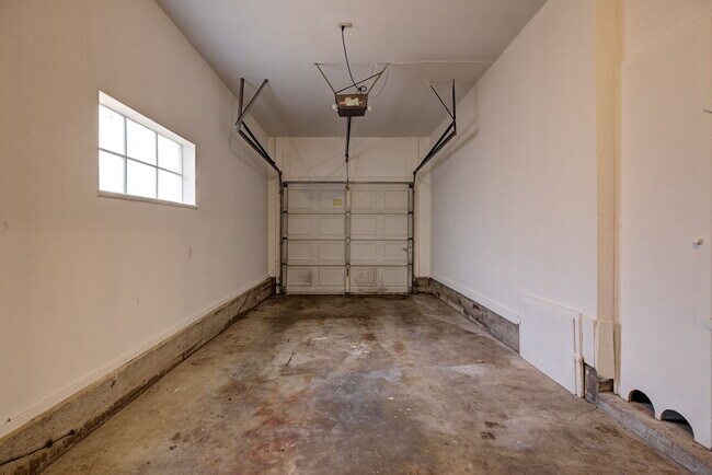 Building Photo - 1332 Kansas St