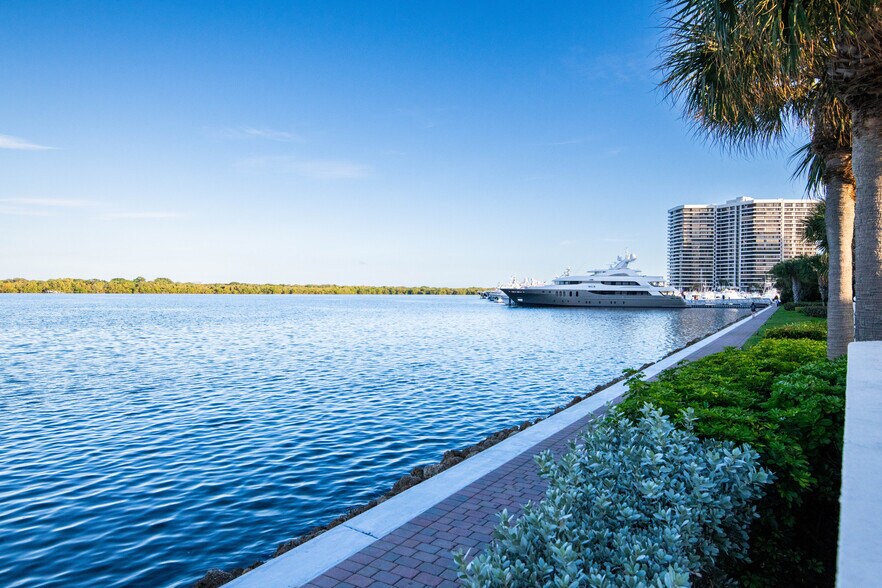 Building Photo - 122 Lakeshore Dr