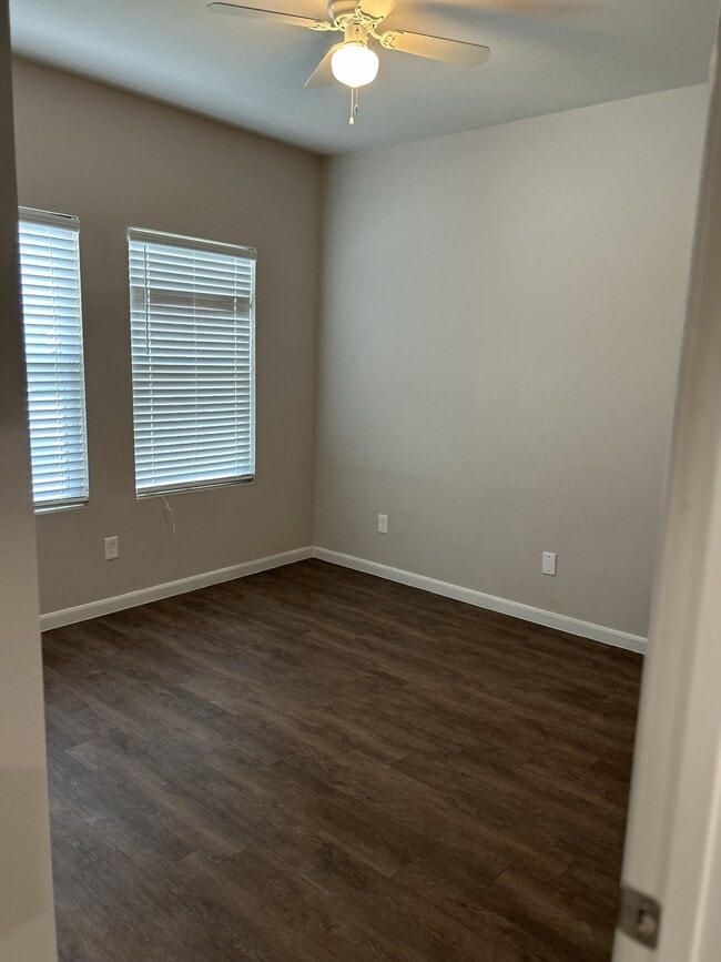 Building Photo - 21377 W Wallis Dr