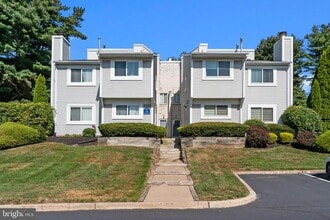 Building Photo - 3 Hillcroft Way