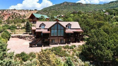 Building Photo - Cabin in Cedar Highlands