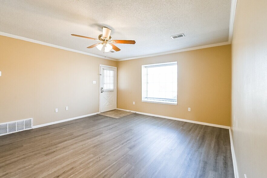 Building Photo - 9150 Belmont Dr