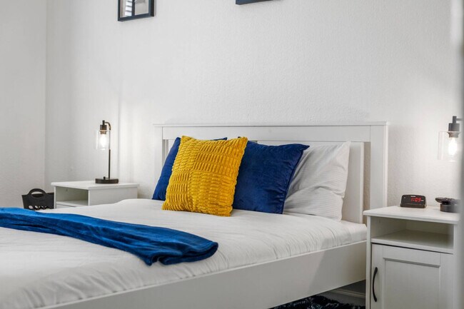 Building Photo - 2929 Kings Rd