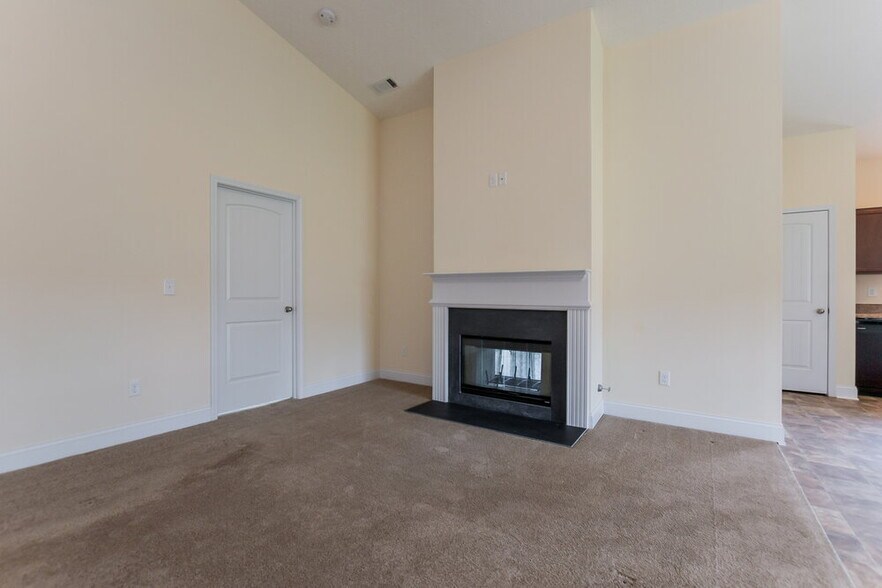 Building Photo - 121 Spring View Branch