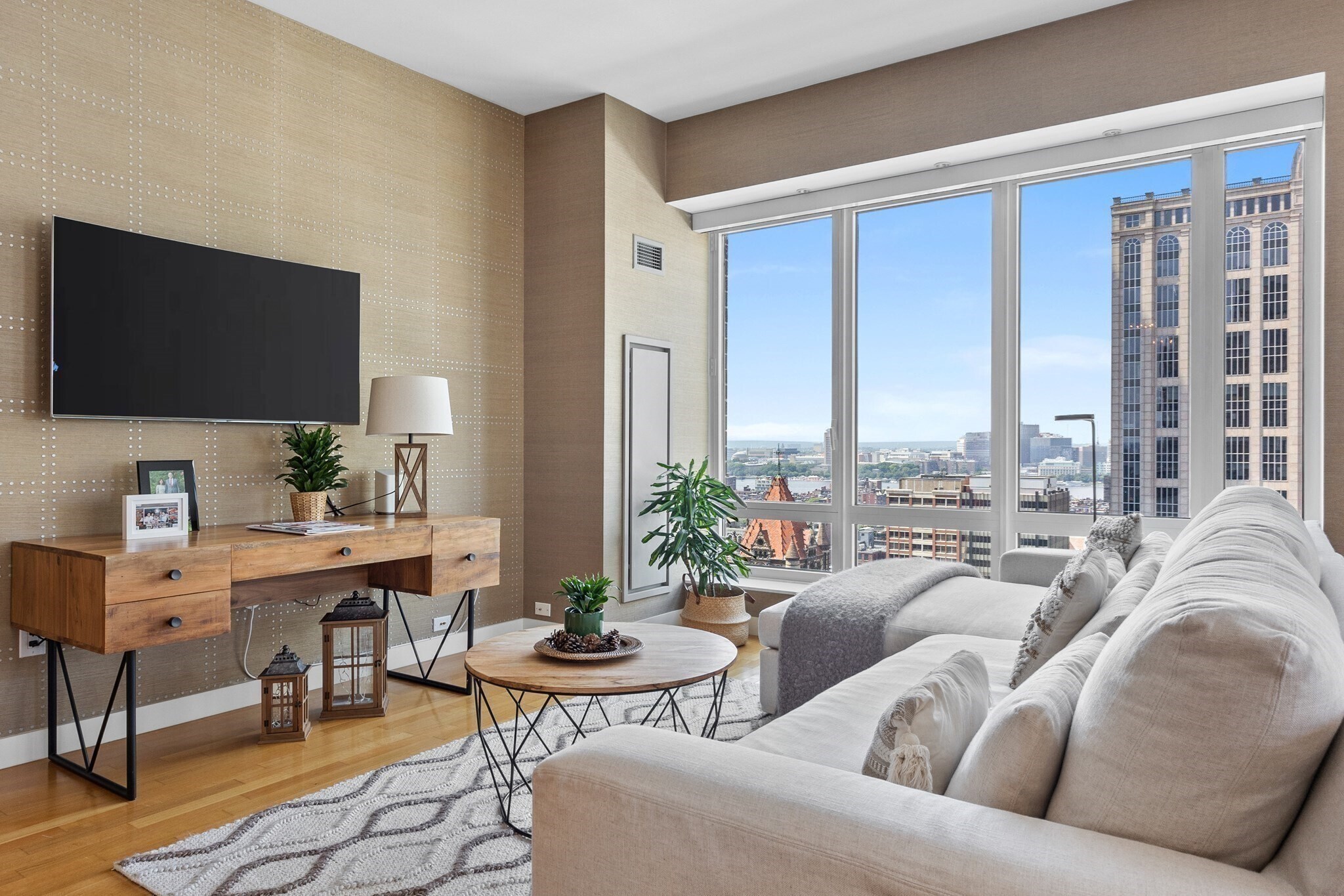 Building Photo - 400 Stuart St