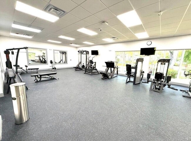 Building Photo - 17011 N Bay Rd