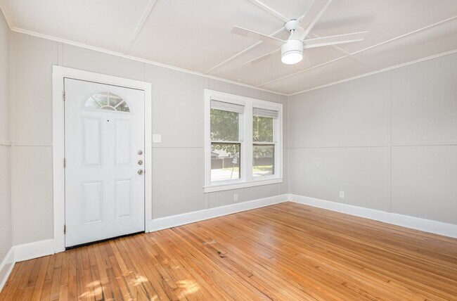 Building Photo - 2112 McMillan Ave