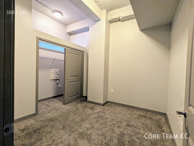 Building Photo - 1121 McGee St