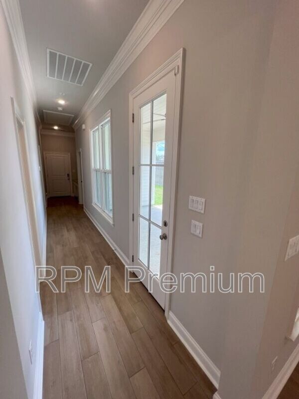 Building Photo - 1271 Rockport St