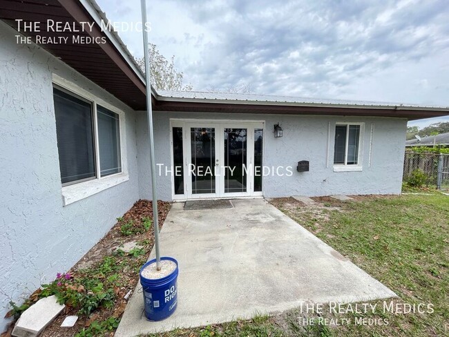 Building Photo - Available March 10th!! Cozy 3 Bedroom and ...