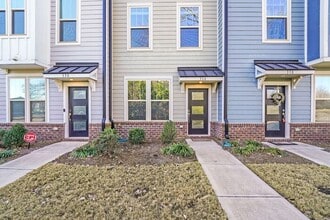 Building Photo - 2BR Townhome w/ 2 En-Suite Baths + Garage in 28208