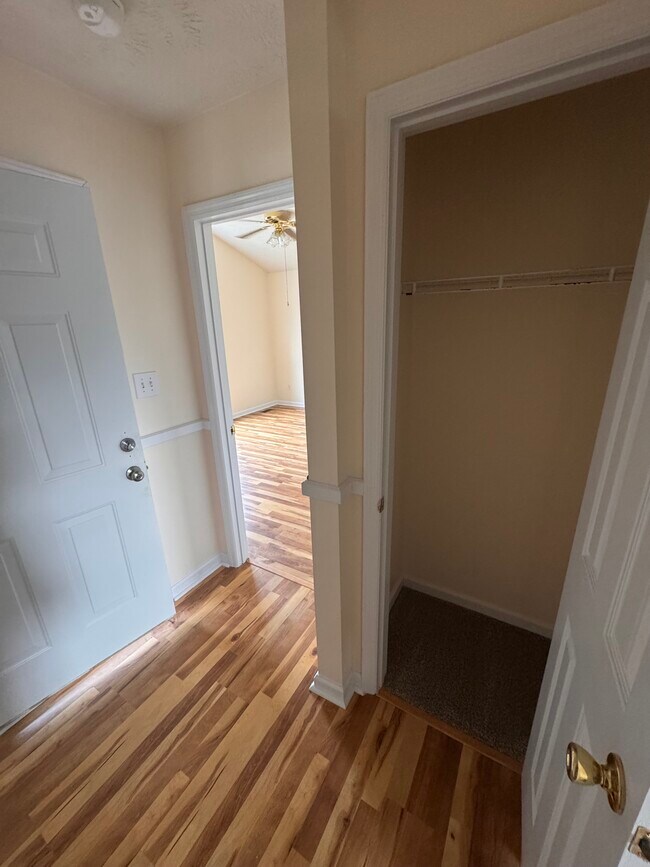 Building Photo - 885 Ridge Rd