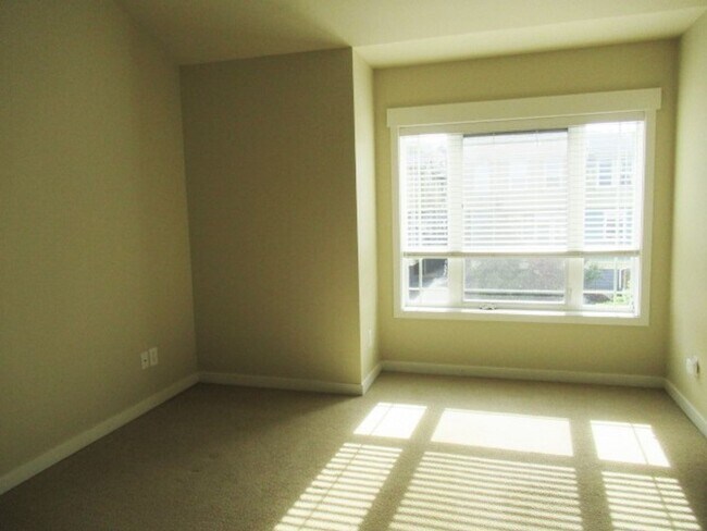 Building Photo - 2bd/2.5ba Seattle Townhome