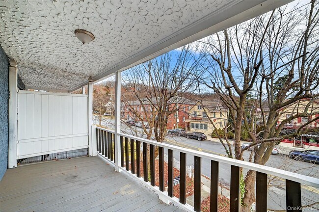 Building Photo - 364 Ashford Ave