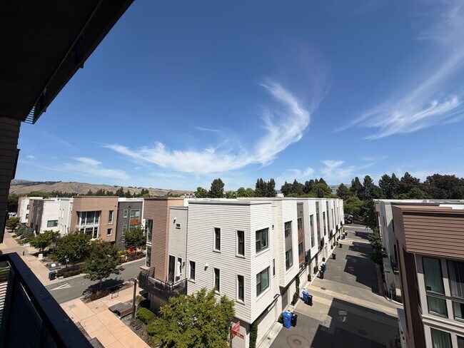 Building Photo - $2,695 / 1 BR - STYLISH & CONVENIENT HOME IN THE HEART OF FREMONT!