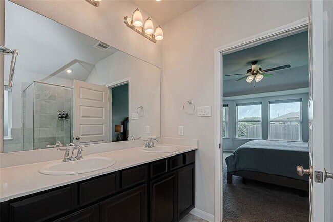 Building Photo - Pearland Place, Pearland, TX 77581 - 3 BR 2 BA Single-Family Home