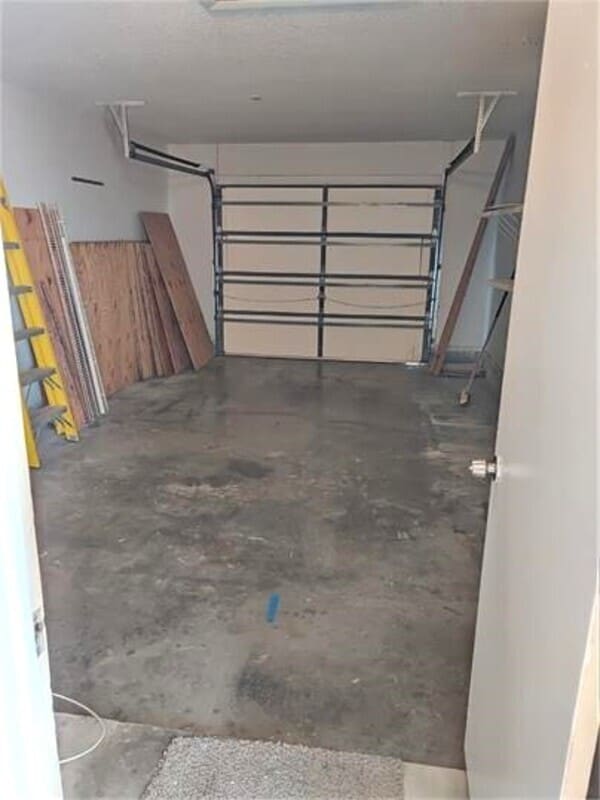 Building Photo - 1159 E Rohe St