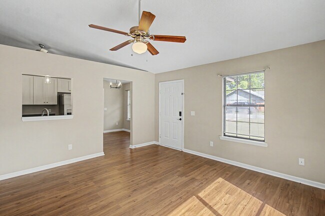 Building Photo - 1384 Forest Lake Dr