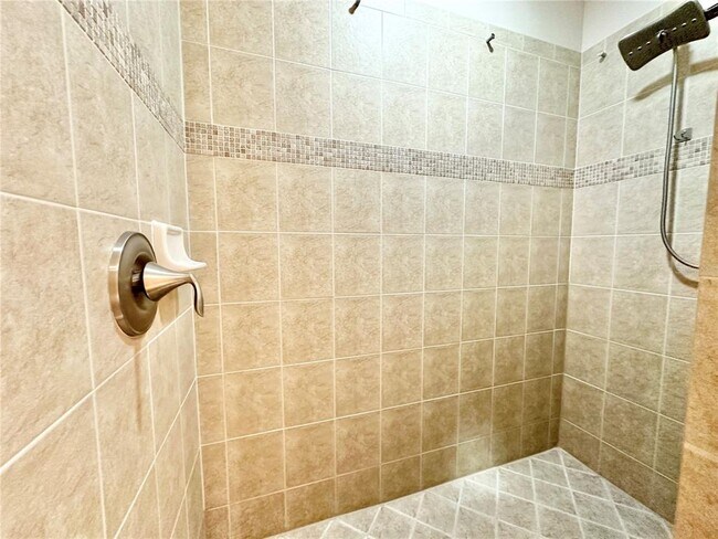 Building Photo - 204 Canterbury Bell Dr