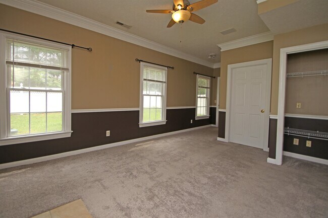 Building Photo - 155 Chelsea Cir
