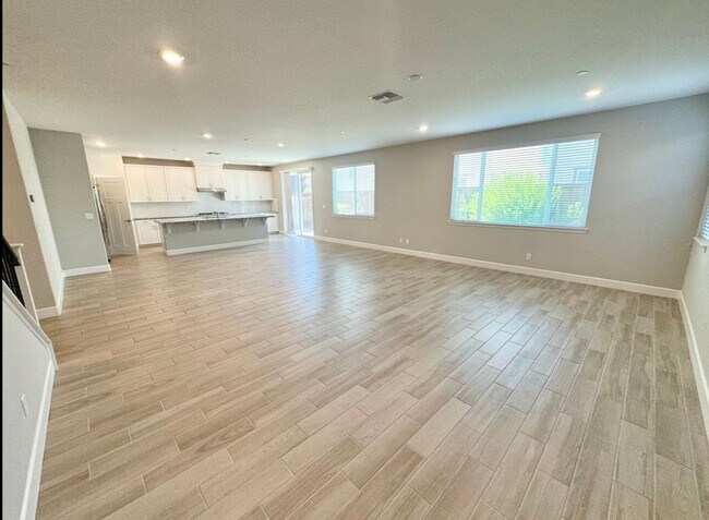 Building Photo - Beautiful home in Springlake!!