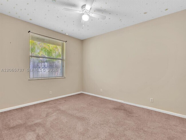 Building Photo - 11335 Lakeshore Dr
