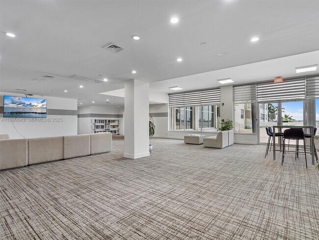 Building Photo - 10350 W Bay Harbor Dr