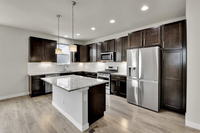 Building Photo - $2,620.95 - 3 Bed, 2.5 Bath Home in Aurora with AC and In Unit Laundry!