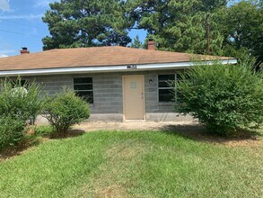 Building Photo - Magnolia521-523