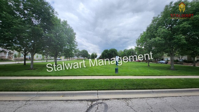 Building Photo - Maintenance free living in Blue Valley School district