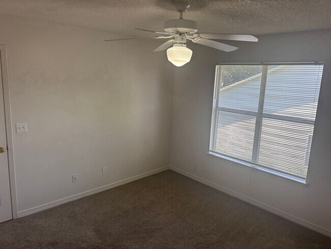 Building Photo - 567 Florosa Ct