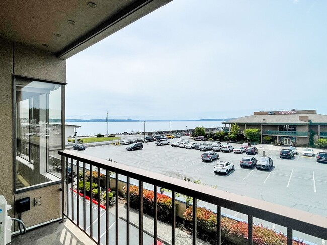 Building Photo - MARINER MANOR IS A PEACEFUL SOUND VIEW CONDO