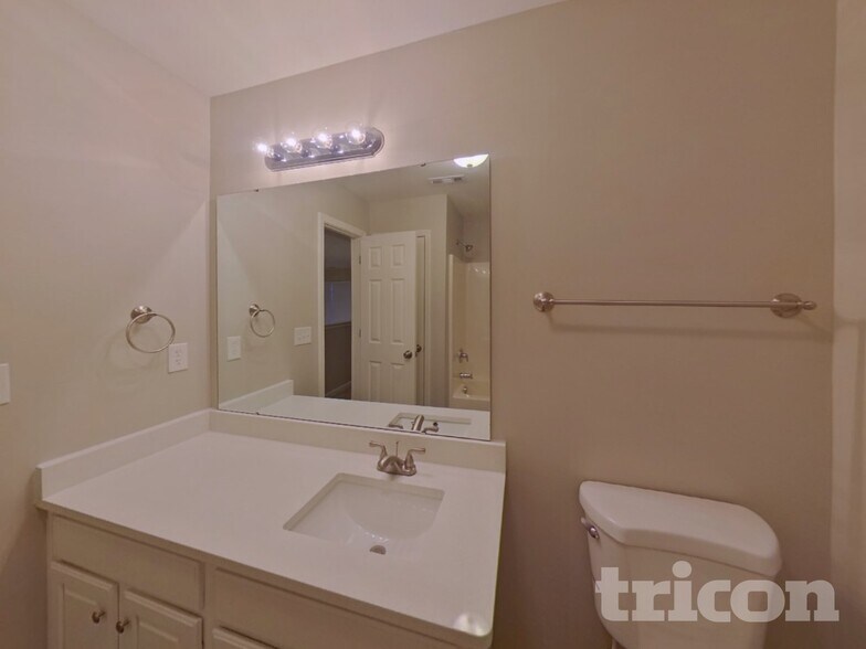 Building Photo - 4908 Abercromby St