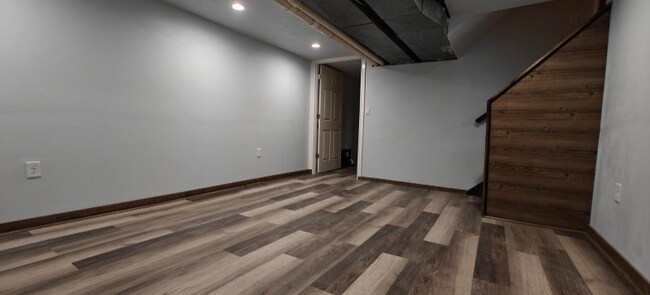 Building Photo - 991 Suburban Dr