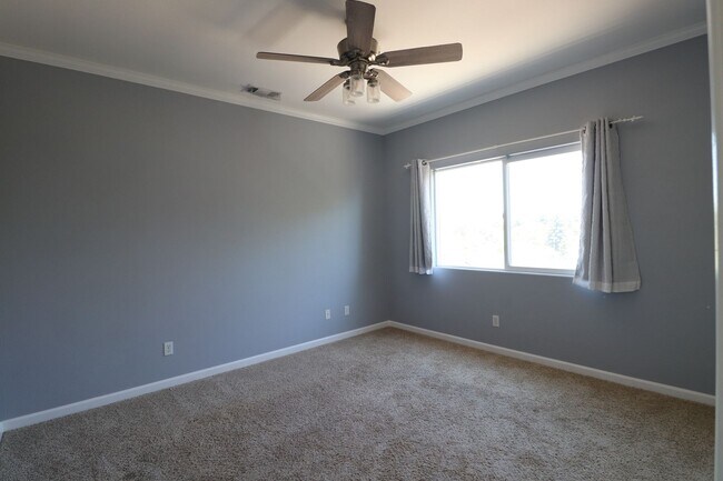 Building Photo - Beautiful Templeton Home