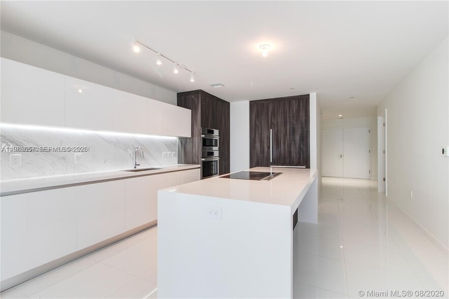 Building Photo - 851 NE 1st Ave