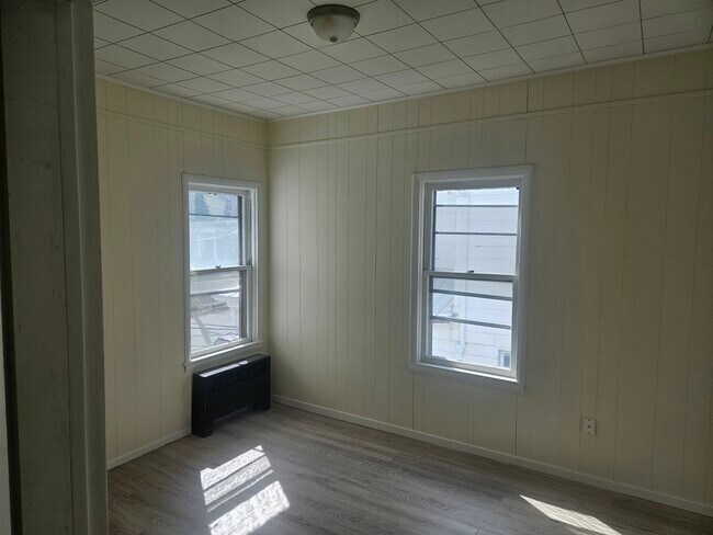 Building Photo - 1118 Rock St