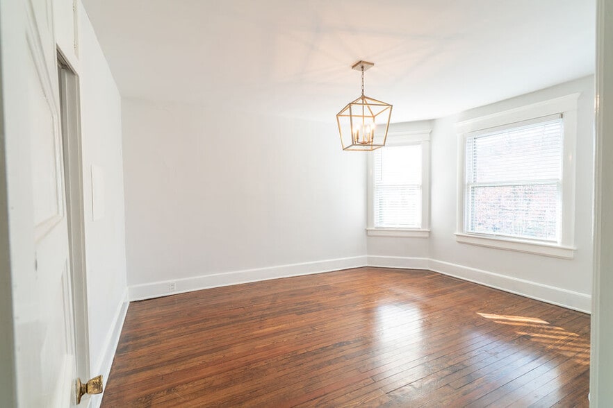 Building Photo - 221 E Burke St